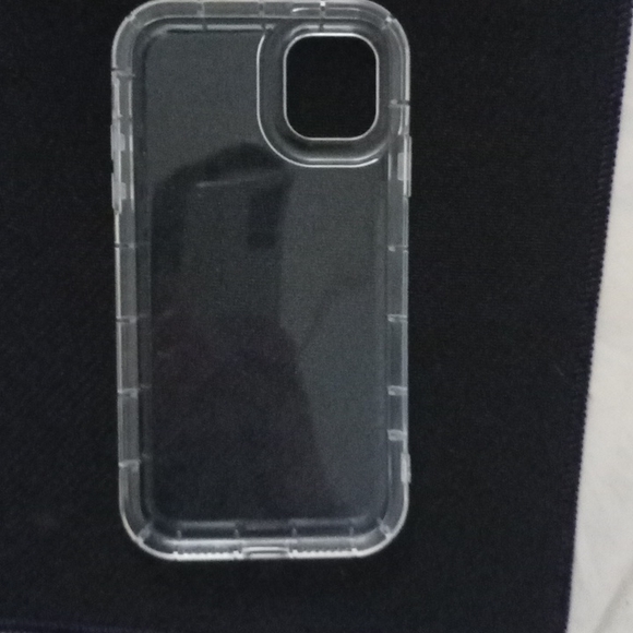 IPHONE 11 CLEAR CASE - Picture 3 of 3